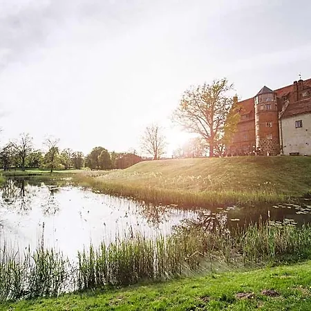 Schloss & Gut Szálloda Ulrichshusen