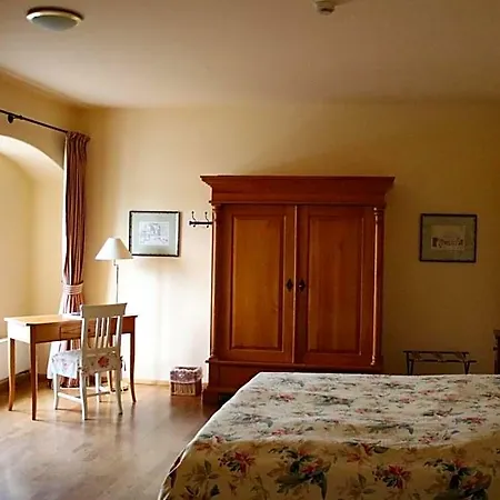 Schloss & Gut Szálloda 4*