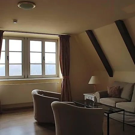 Schloss & Gut 4*