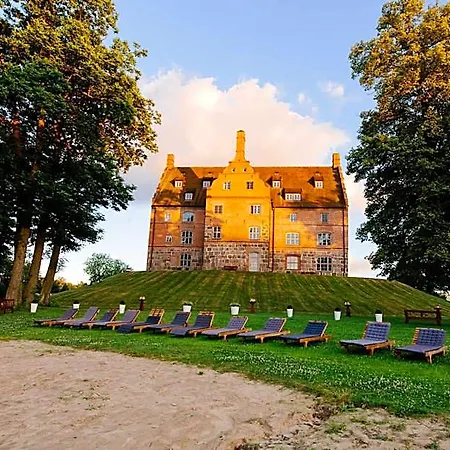 Schloss & Gut Szálloda 4*