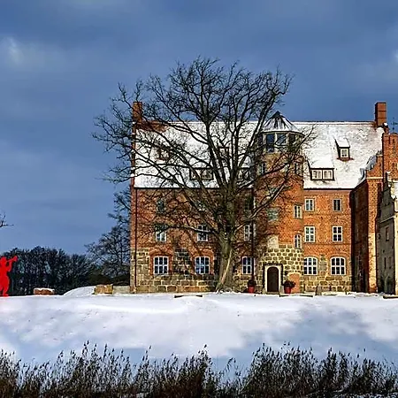 Schloss & Gut Szálloda Ulrichshusen